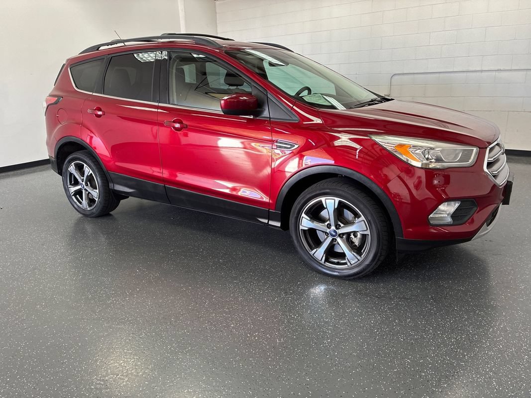 Used 2017 Ford Escape SE w/ Equipment Group 201A AWD/4WD image 2