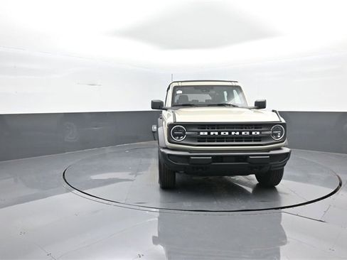 New 2025 Ford Bronco 4-Door image 2