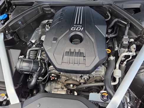 Used 2023 Genesis G70 2.0T w/ Sport Prestige Package RWD image 10
