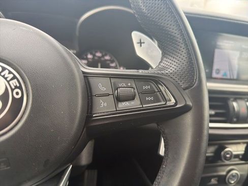 Used 2022 Alfa Romeo Stelvio Veloce image 40