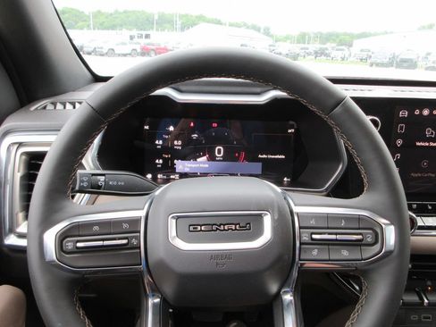 New 2026 GMC Canyon Denali AWD/4WD image 17