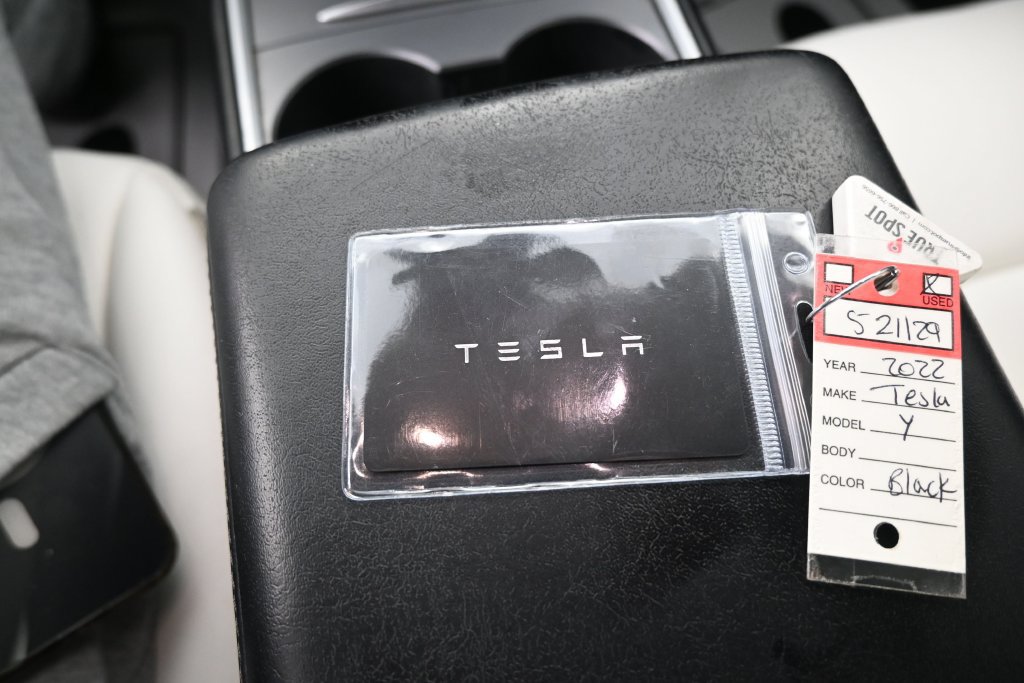 Used 2022 Tesla Model Y Performance AWD/4WD image 14