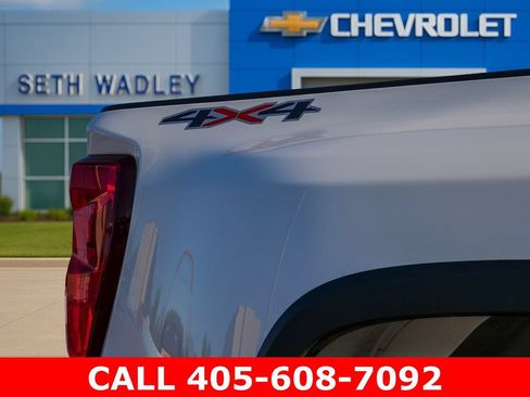 Used 2025 Chevrolet Silverado 3500 LTZ w/ LTZ Convenience Package AWD/4WD image 11