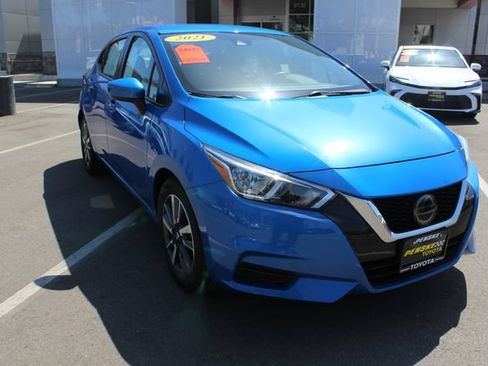 Used 2021 Nissan Versa SV FWD image 2
