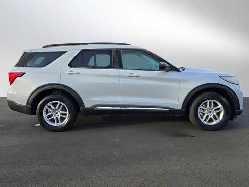 Used 2025 Ford Explorer Active image 2