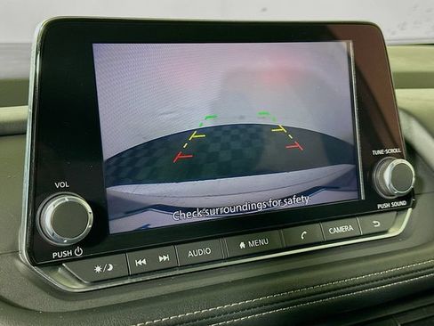 Used 2024 Nissan Rogue SV FWD image 16