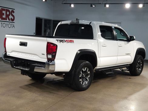 Used 2019 Toyota Tacoma TRD Off-Road AWD/4WD image 7