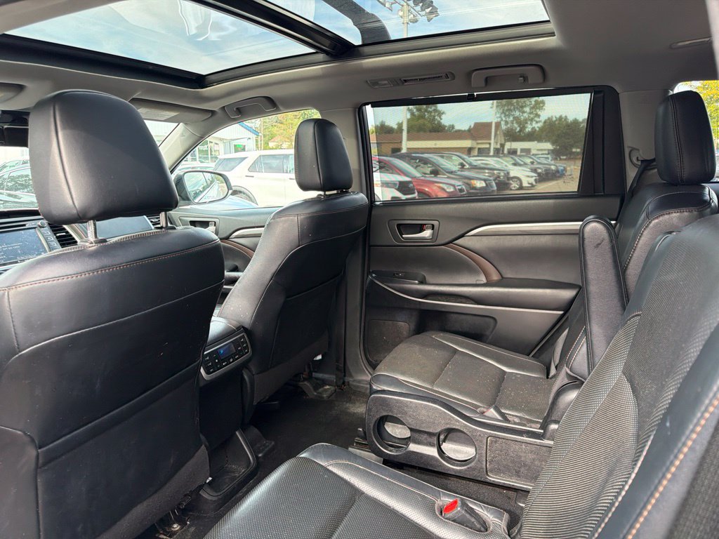 Used 2017 Toyota Highlander Limited AWD/4WD image 10