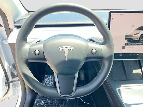Used 2024 Tesla Model Y Long Range AWD/4WD image 11
