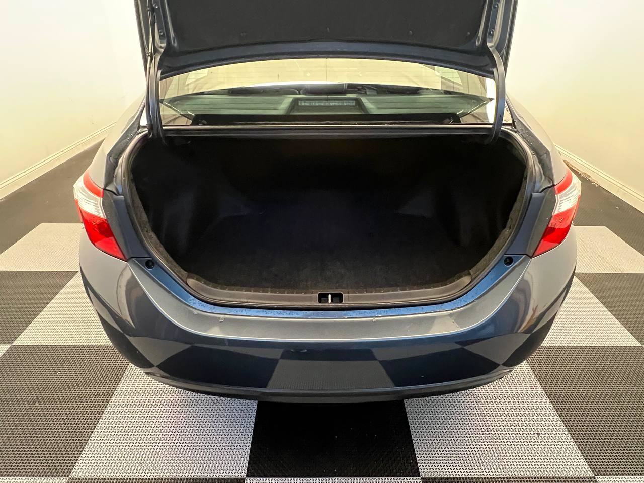 Used 2016 Toyota Corolla S Premium FWD image 27