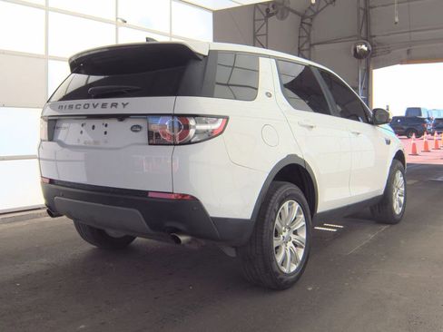 Used 2019 Land Rover Discovery Sport SE image 2