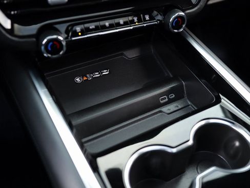 Used 2025 Chevrolet Tahoe Z71 w/ Z71 Off-Road Package image 19