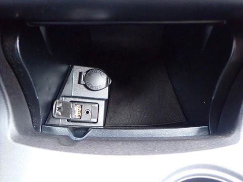 Used 2017 Toyota Camry SE image 18