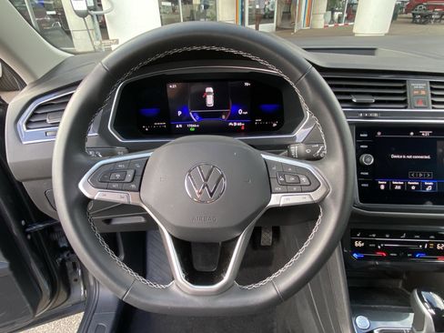 Certified 2023 Volkswagen Tiguan SE FWD image 20