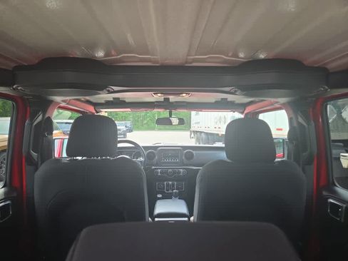 Used 2023 Jeep Wrangler Unlimited w/ Cold Weather Group AWD/4WD image 36