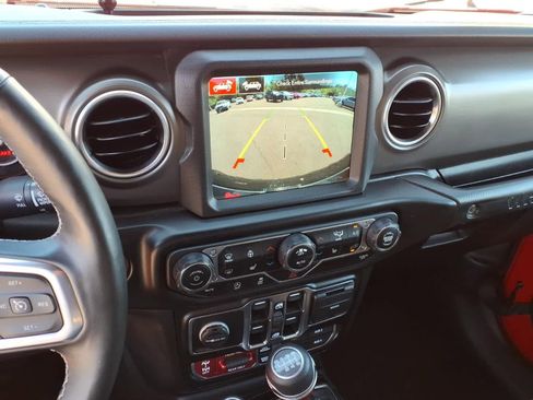 Used 2022 Jeep Wrangler Unlimited Rubicon w/ LED Lighting Group AWD/4WD image 22