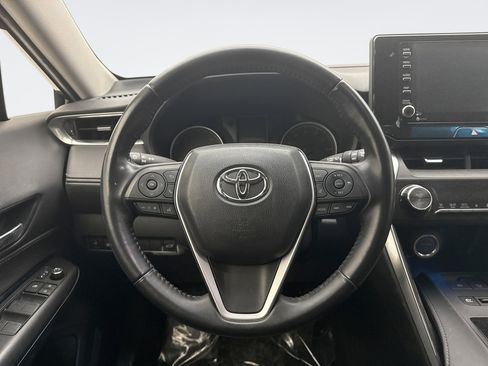 Used 2022 Toyota Venza LE image 12