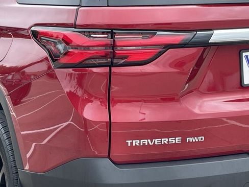 Used 2023 Chevrolet Traverse LT AWD/4WD image 6