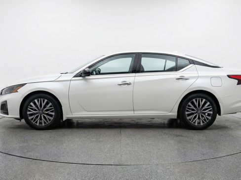 Used 2025 Nissan Altima 2.5 SV FWD image 5
