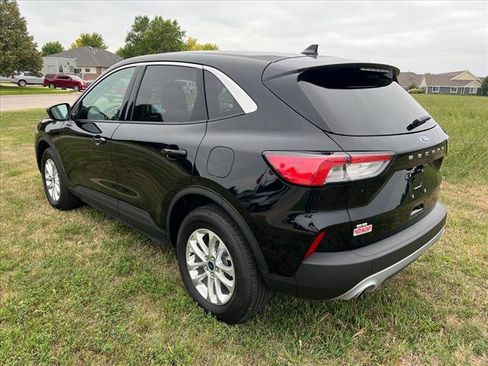 Used 2022 Ford Escape SE w/ Cold Weather Package image 4