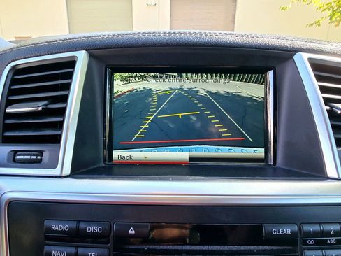 Used 2015 Mercedes-Benz GL 450 4MATIC w/ Lighting Package image 22