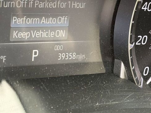 Used 2024 Toyota Highlander LE image 9