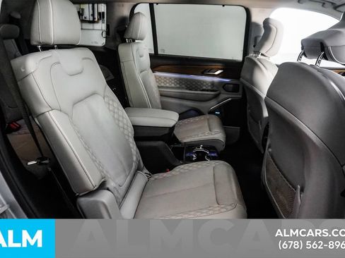 Used 2022 Jeep Grand Cherokee L Summit w/ Luxury Tech Group V AWD/4WD image 19