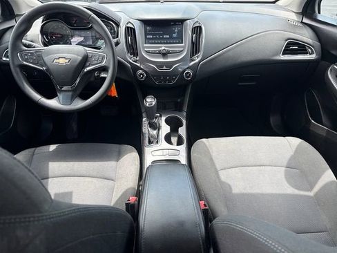 Used 2018 Chevrolet Cruze LT FWD image 13