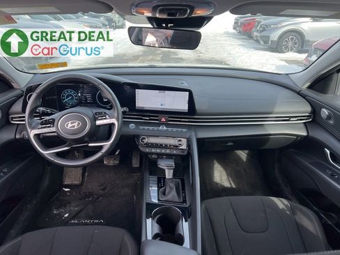 Used 2024 Hyundai Elantra SEL w/ Convenience Package image 20