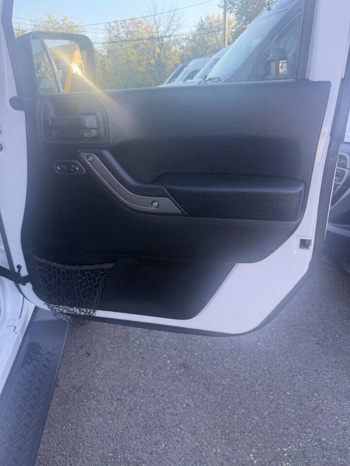 Used 2017 Jeep Wrangler Sport AWD/4WD image 2