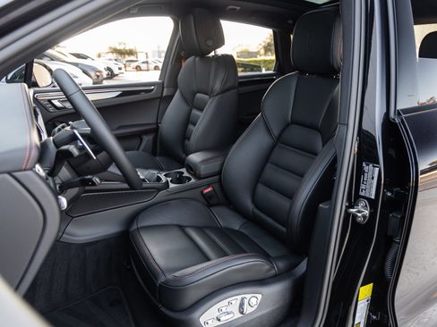 Certified 2026 Porsche Macan S AWD/4WD image 5