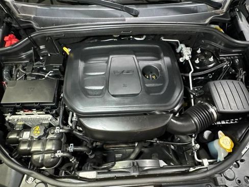 Used 2019 Jeep Grand Cherokee Laredo AWD/4WD image 8