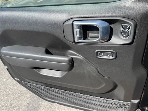 Used 2025 Jeep Gladiator Sport image 16