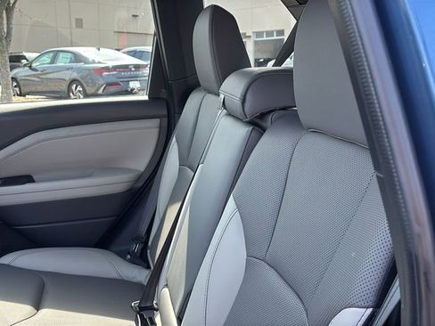Used 2025 Subaru Forester Limited AWD/4WD image 29