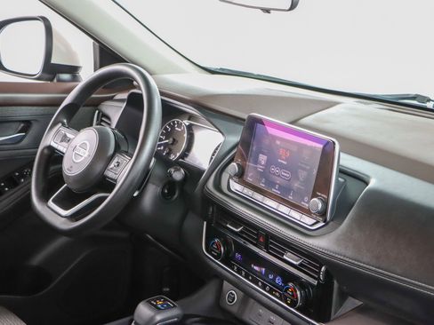 Used 2021 Nissan Rogue SV image 26