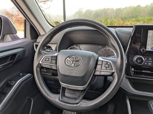 Used 2023 Toyota Highlander L image 20