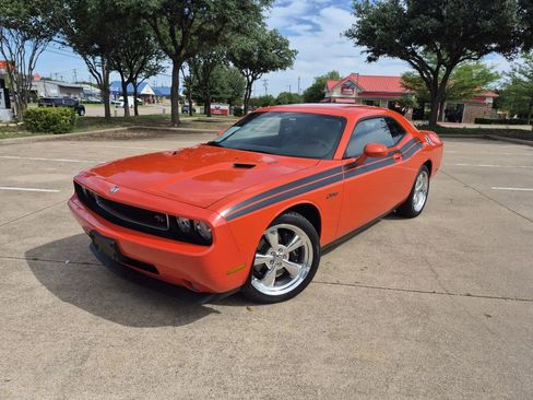 Used 2010 Dodge Challenger R/T image 1