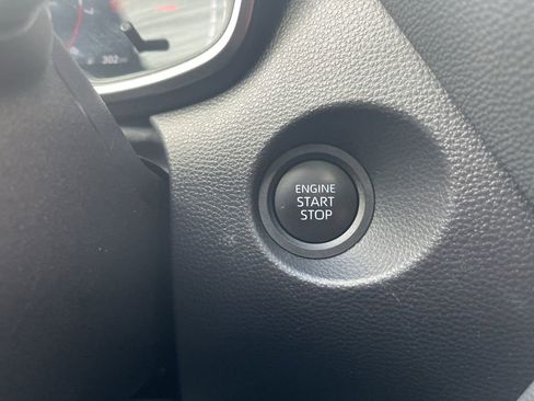 Used 2025 Toyota Corolla Cross XLE w/ Convenience Package image 25