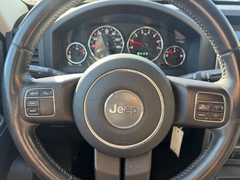 Used 2012 Jeep Liberty Sport image 17