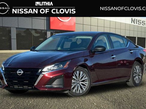 Used 2024 Nissan Altima 2.5 SV image 1