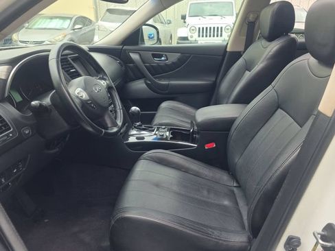 Used 2017 INFINITI QX70 AWD image 6