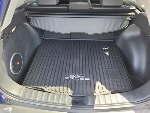 Used 2023 Toyota Corolla Cross XLE w/ Convenience Package image 9