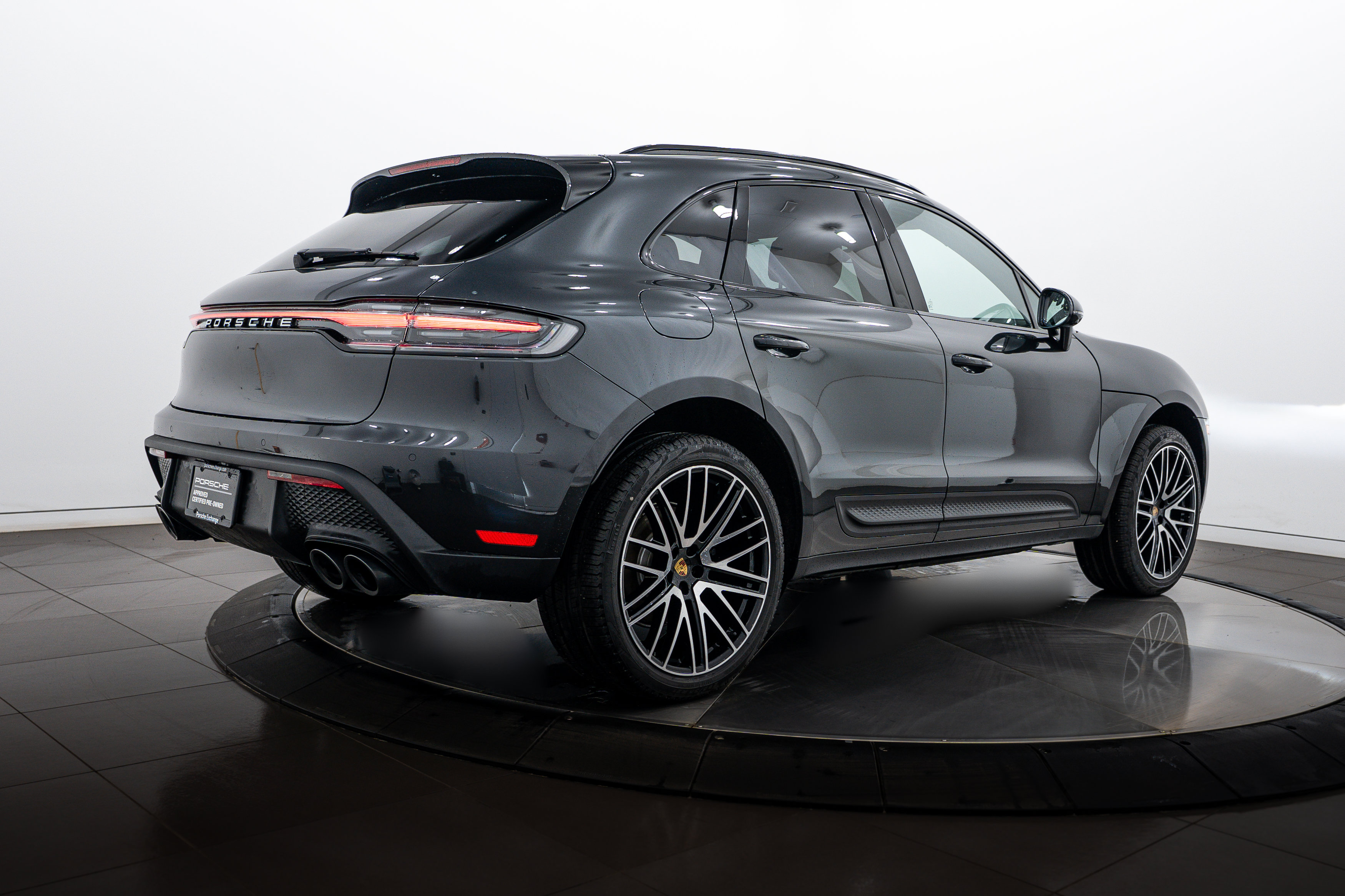Certified 2026 Porsche Macan AWD/4WD image 7