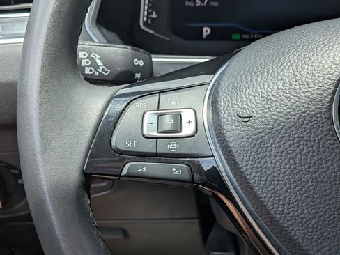 Used 2020 Volkswagen Tiguan SEL AWD/4WD image 25