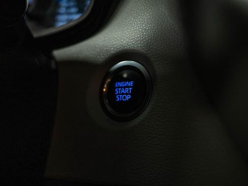 Used 2021 Toyota Corolla SE w/ Carpet Mat Package (TMS) FWD image 17