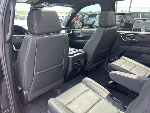 Used 2024 Chevrolet Suburban Z71 w/ Luxury Package AWD/4WD image 45