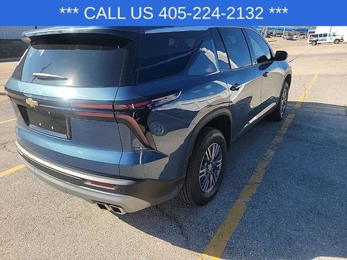 Used 2025 Chevrolet Traverse LT image 14