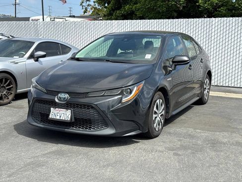 Used 2020 Toyota Corolla LE w/ Body Protection Package FWD image 2