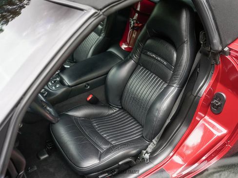 Used 2004 Chevrolet Corvette Convertible w/ Preferred Equipment Group RWD image 37