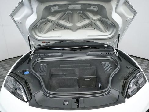 New 2026 Porsche Macan Electric image 34